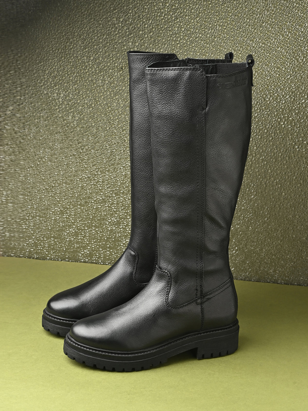 Elegant Black Leather Boot