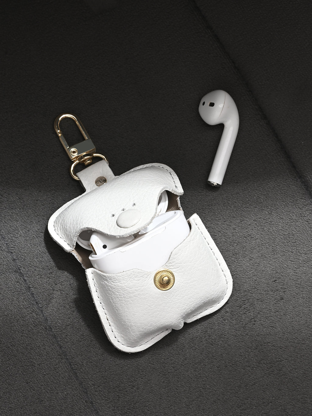 Blanc Pearl Leather AirPod Case