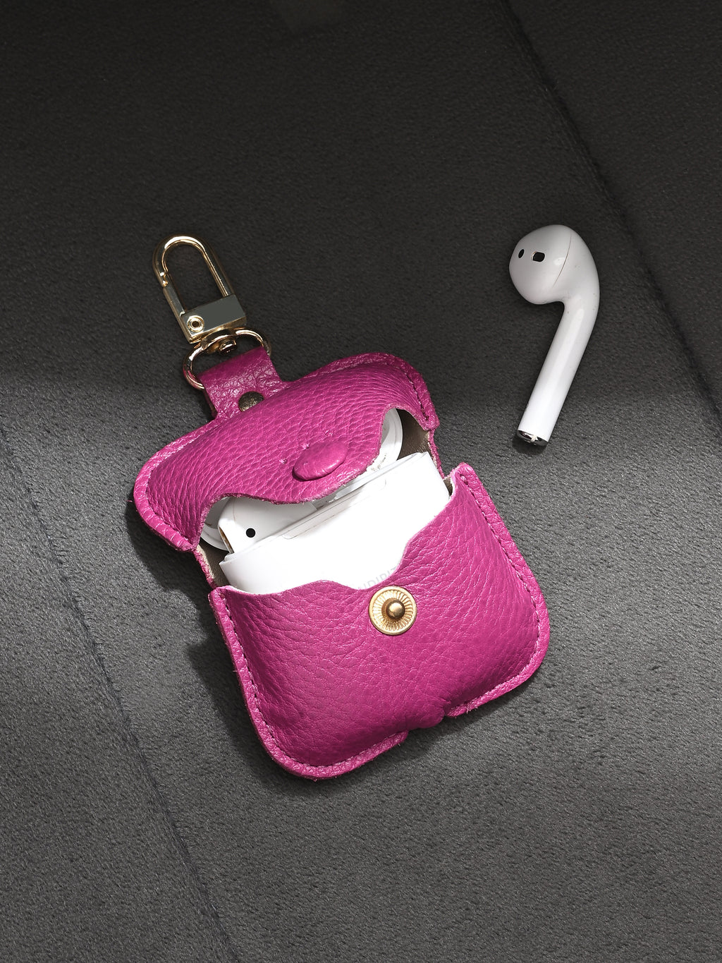 Fuchsia Chic leather AirPod case