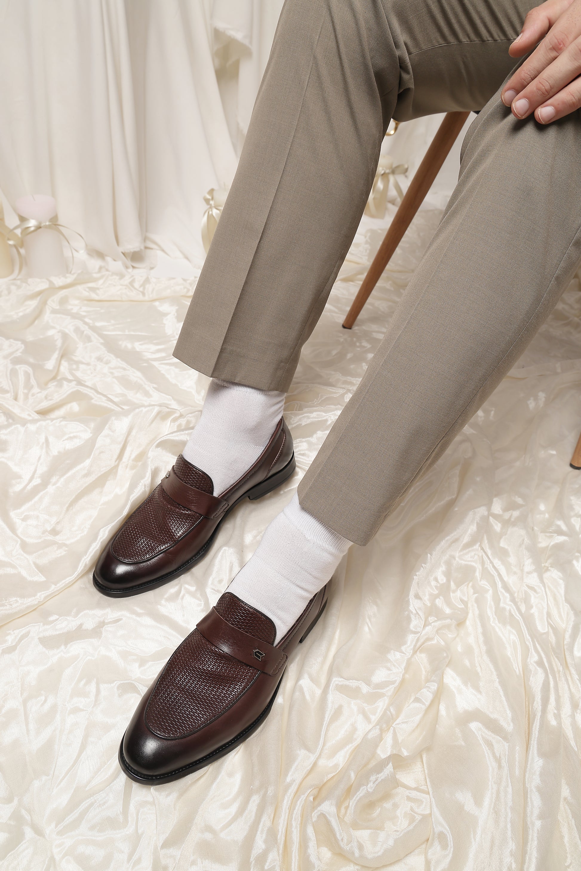Regal Reflection Loafers – Walnut Woven Leather