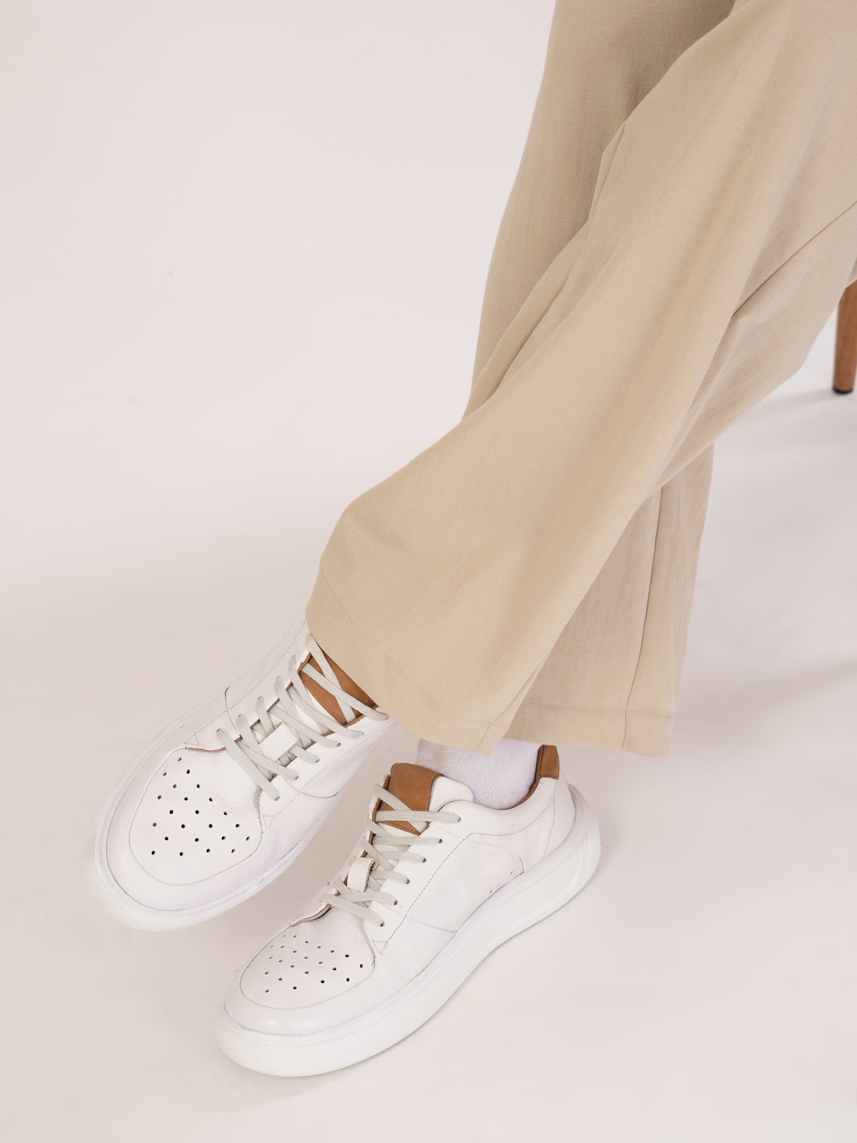 Falcon Flex White Leather Sneakers