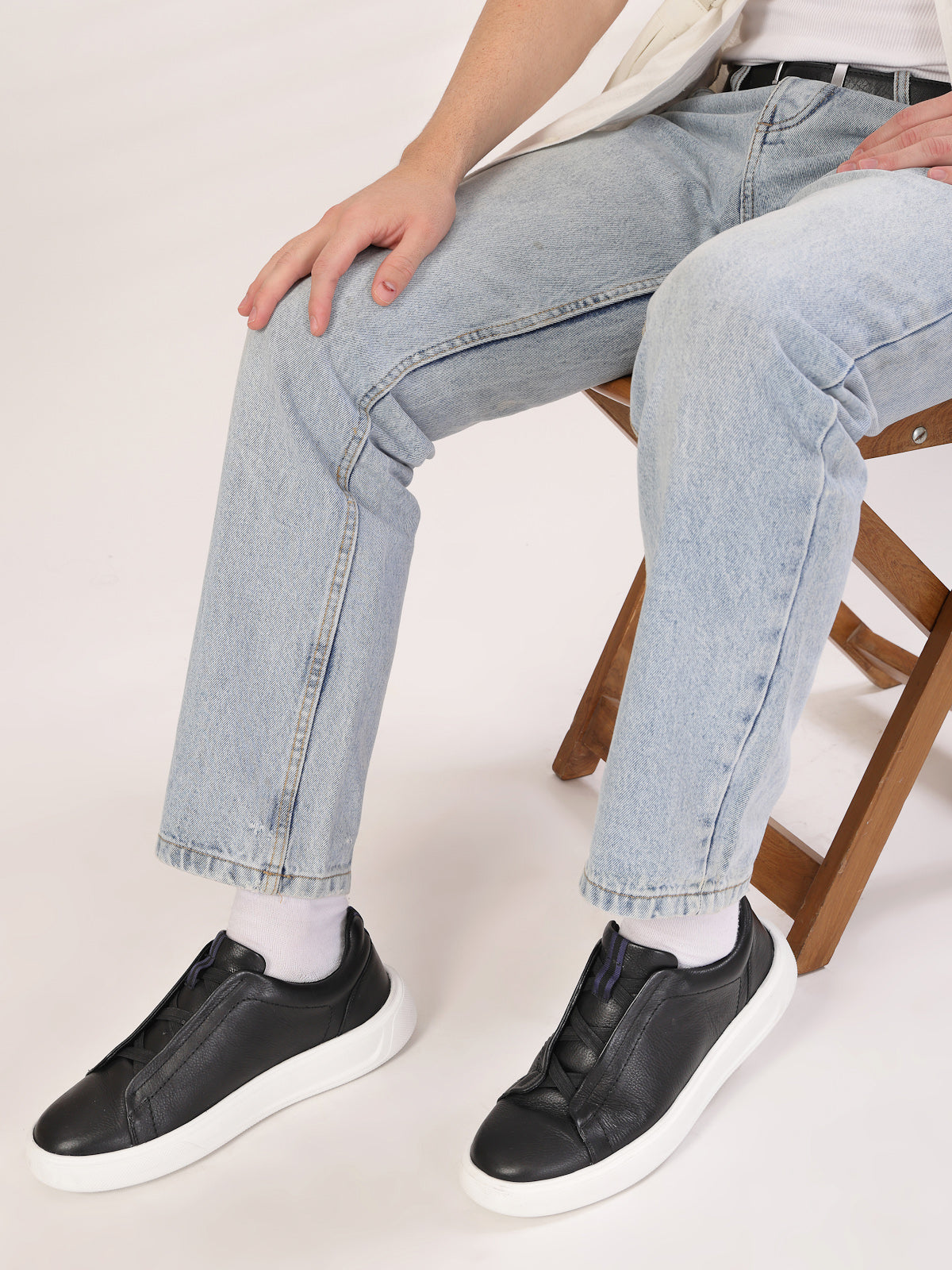 Aero Dash Black Leather Sneaker
